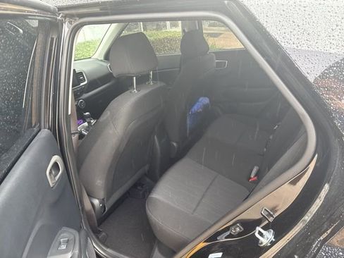Used 2025 Hyundai Venue SE FWD image 15