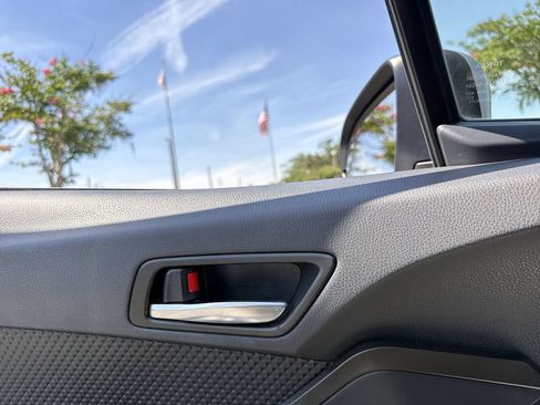 Used 2018 Toyota C-HR XLE FWD image 15