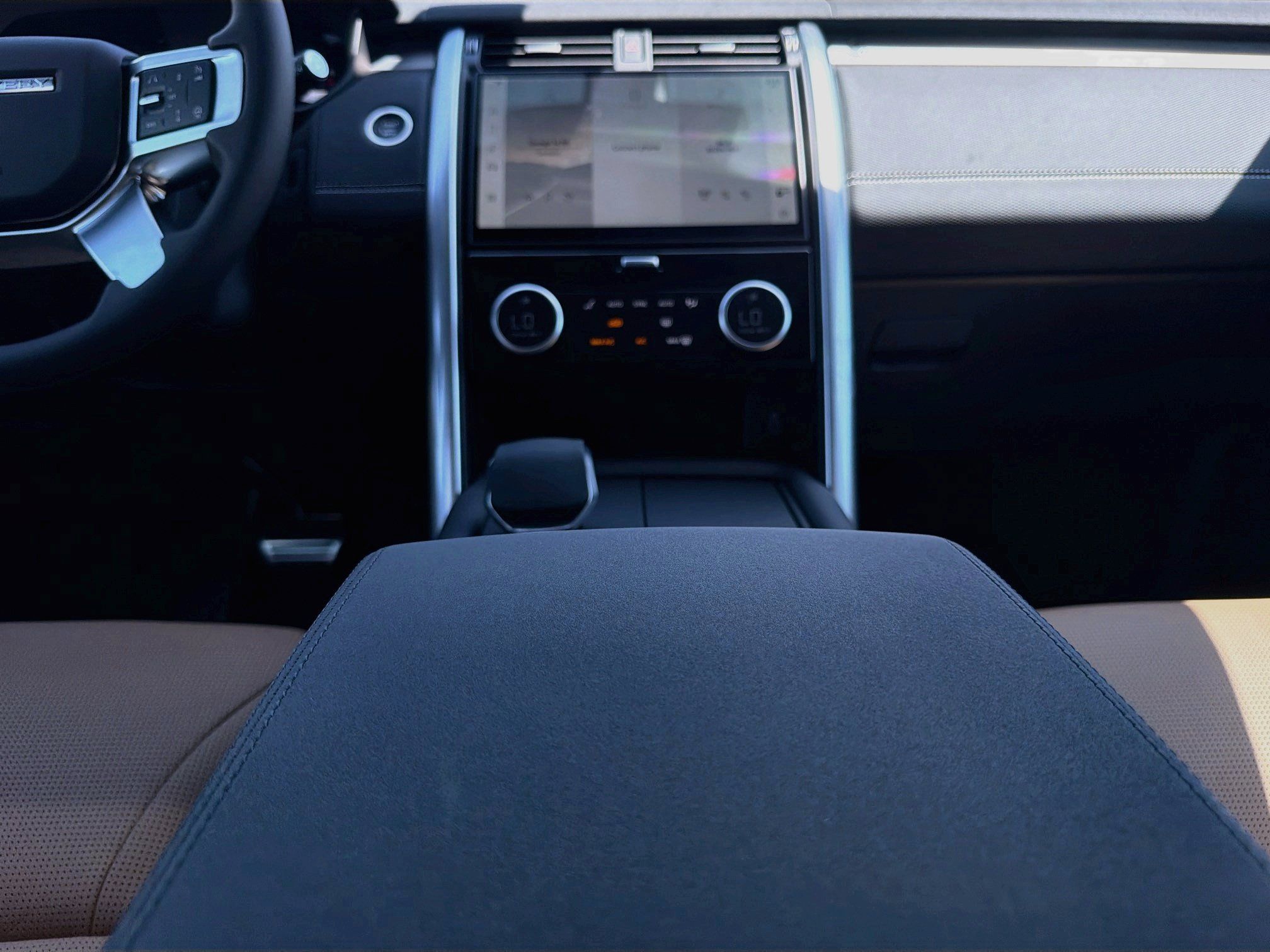 New 2026 Land Rover Discovery Limited Edition AWD/4WD image 20