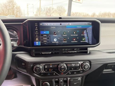 Certified 2025 Jeep Wrangler Sahara w/ Safety Group image 29