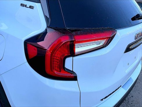 Used 2024 GMC Terrain SLE w/ Elevation Edition FWD image 31