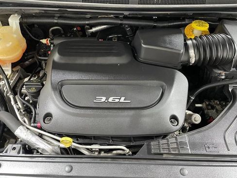Used 2017 Chrysler Pacifica Touring-L Plus w/ Uconnect Theatre Group FWD image 26