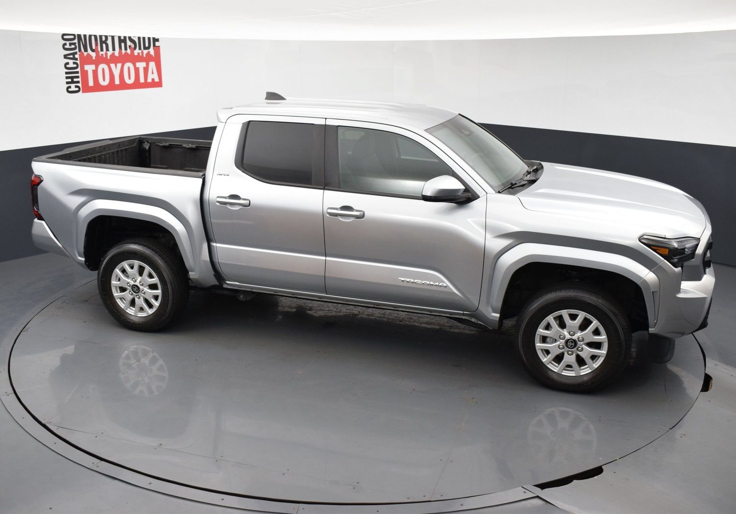 Used 2025 Toyota Tacoma SR5 AWD/4WD image 23