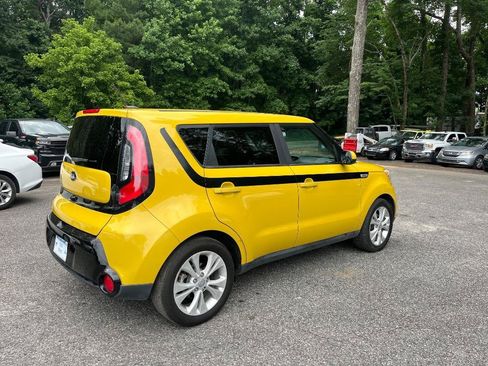 Used 2016 Kia Soul + FWD image 10