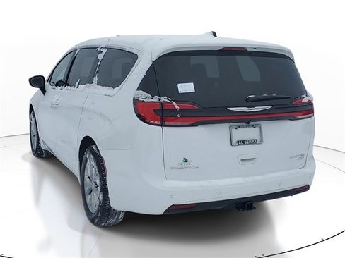 New 2026 Chrysler Pacifica Limited w/ Trailer Tow Group AWD/4WD image 3