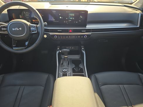 Certified 2025 Kia Sorento S image 16