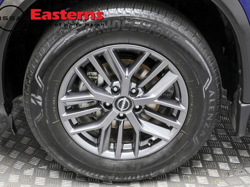 Used 2023 Nissan Rogue S image 38