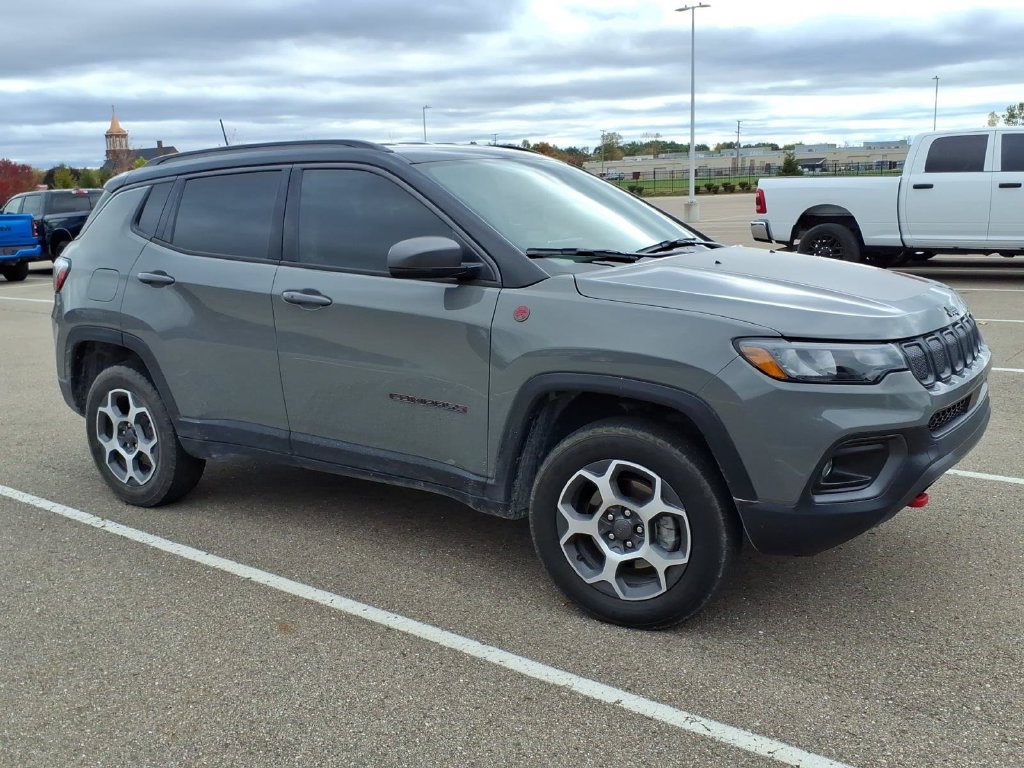 Used 2022 Jeep Compass Trailhawk AWD/4WD image 3