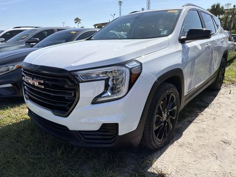 Used 2024 GMC Terrain SLE w/ Driver Convenience Package FWD image 12