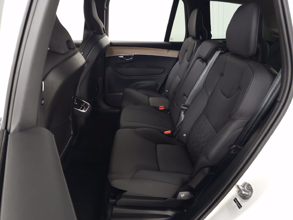Certified 2025 Volvo XC90 B5 Core AWD/4WD image 33