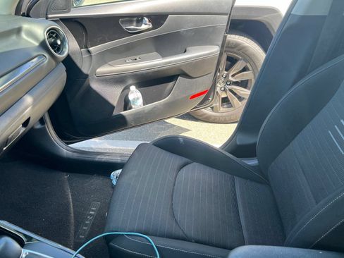 Used 2019 Kia Forte S w/ S Premium Package FWD image 15