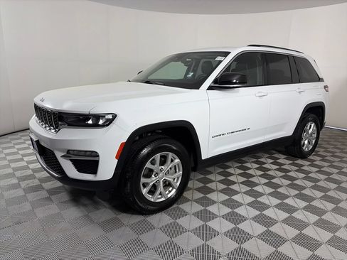 Used 2024 Jeep Grand Cherokee Limited AWD/4WD image 3