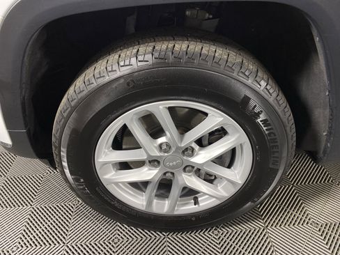 Used 2023 Jeep Grand Cherokee L Laredo w/ Luxury Tech Group I AWD/4WD image 13