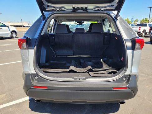 Used 2020 Toyota RAV4 XLE w/ Convenience Package FWD image 27