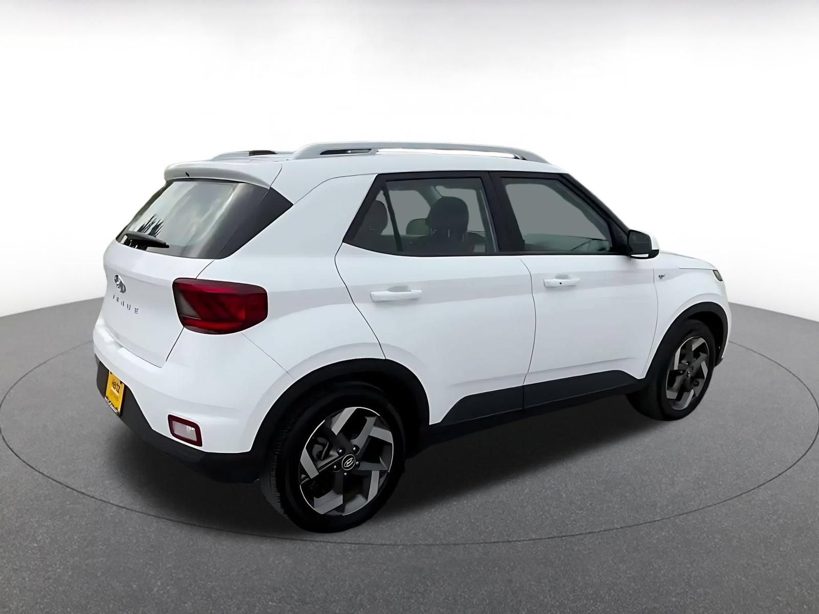 Used 2026 Hyundai Venue SEL FWD image 14