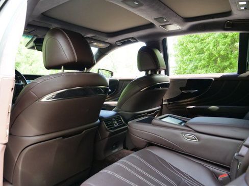 Used 2019 Lexus LS 500 w/ Luxury Package RWD image 34