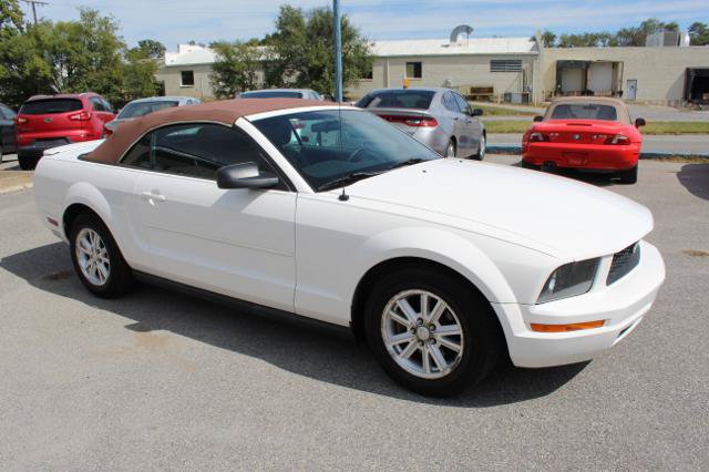 Used 2007 Ford Mustang Premium RWD image 10