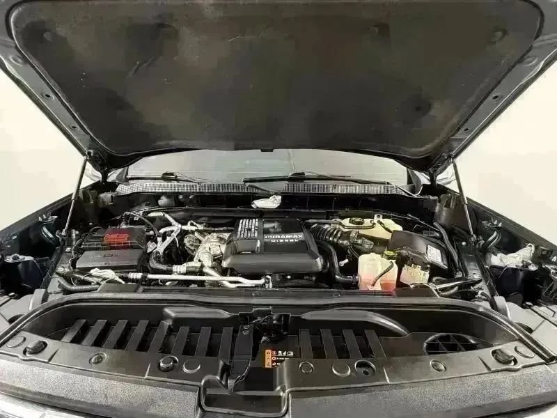 Used 2020 Chevrolet Silverado 1500 LTZ AWD/4WD image 18