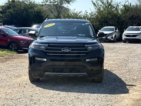 Used 2023 Ford Explorer XLT w/ Equipment Group 202A AWD/4WD image 2