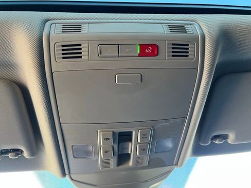 Certified 2025 Volkswagen Jetta SEL image 38