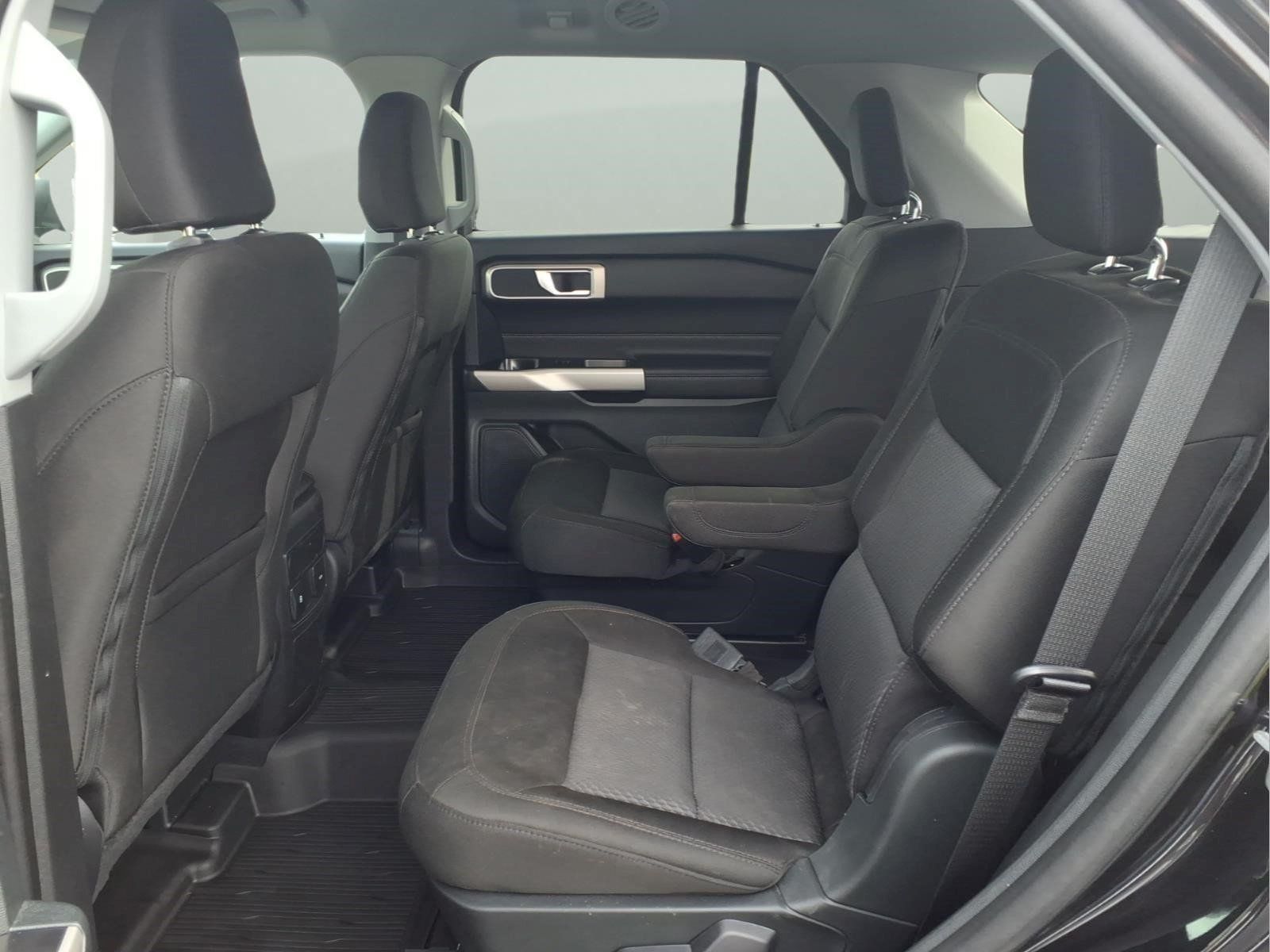 Used 2024 Ford Explorer XLT AWD/4WD image 25