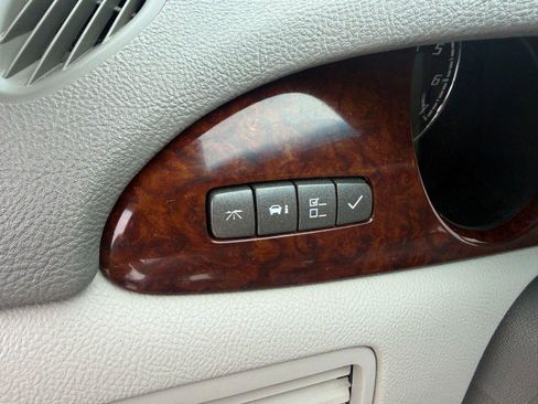 Used 2011 Buick Lucerne CXL image 10