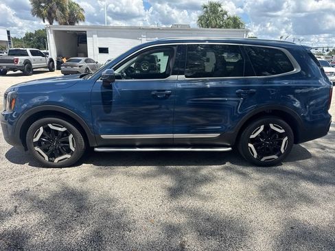 Used 2024 Kia Telluride EX w/ EX Captain's Chair Package FWD image 8