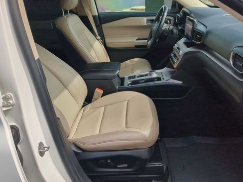Used 2020 Ford Explorer XLT w/ Equipment Group 202A RWD image 28