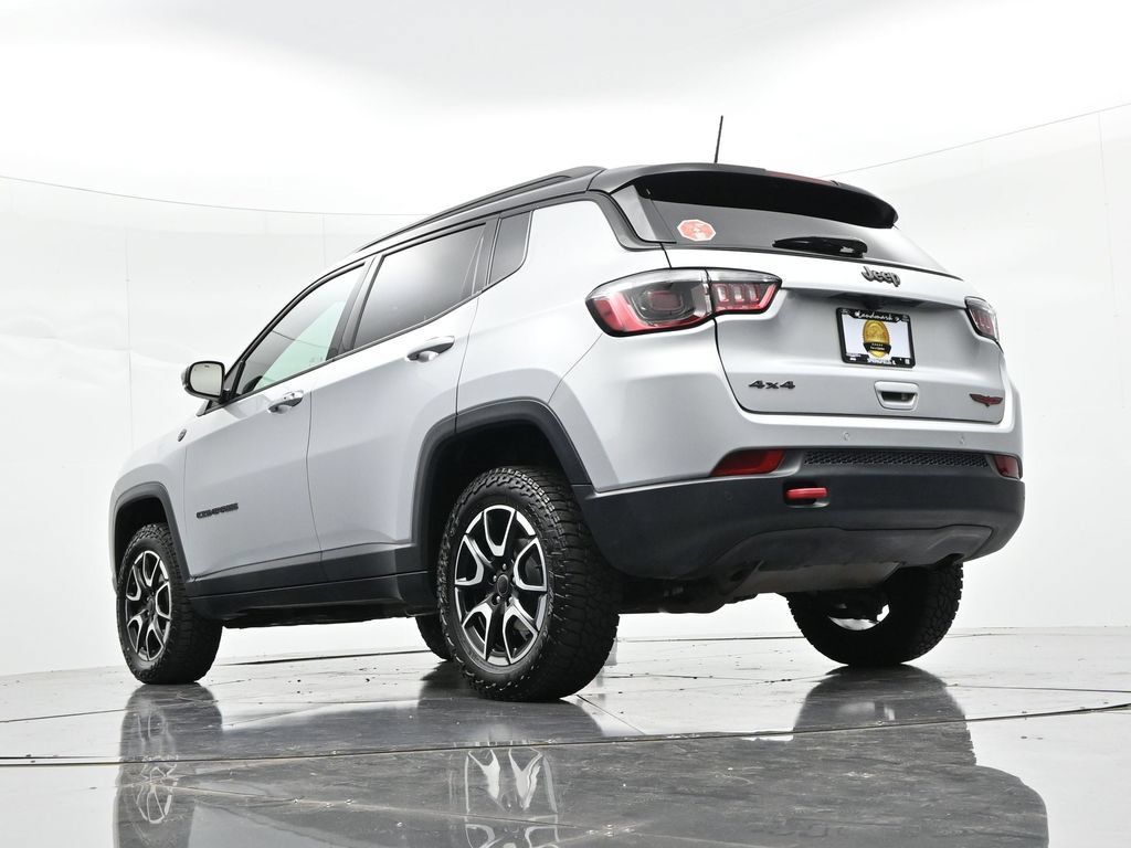 Used 2025 Jeep Compass Trailhawk AWD/4WD image 20