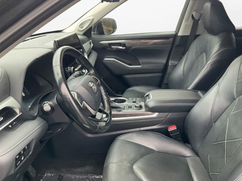 Used 2023 Toyota Highlander Platinum image 9