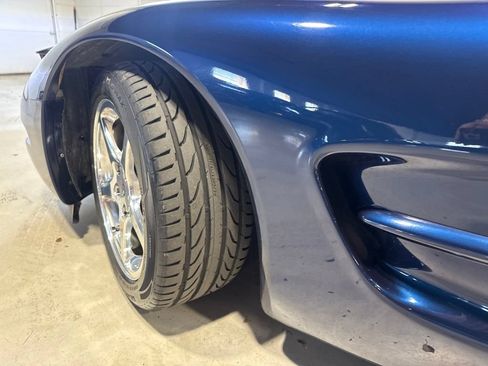 Used 1999 Chevrolet Corvette Convertible w/ Memory Pkg RWD image 3