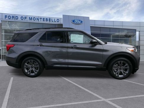 Used 2023 Ford Explorer XLT w/ Equipment Group 202A RWD image 2