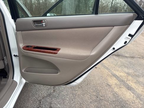 Used 2005 Toyota Camry XLE image 26