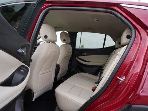 Used 2021 Buick Encore GX Essence AWD/4WD image 18