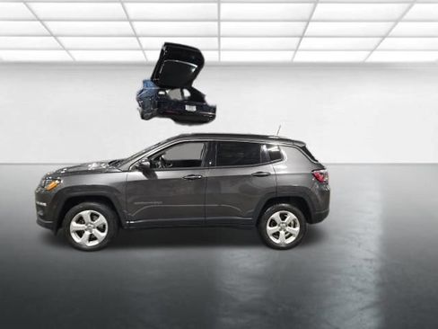 Used 2018 Jeep Compass Latitude w/ Cold Weather Group AWD/4WD image 7