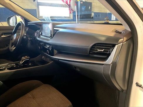 Used 2022 Nissan Rogue SV image 17