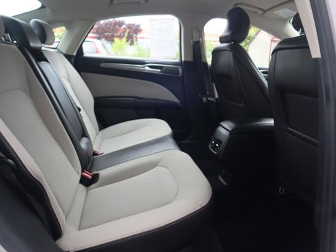 Used 2019 Ford Fusion SE w/ Equipment Group 151A FWD image 43