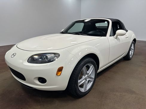 Used 2007 MAZDA MX-5 Miata Sport RWD image 46