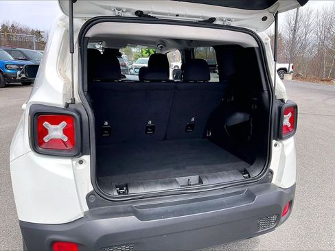 Used 2023 Jeep Renegade Latitude image 30