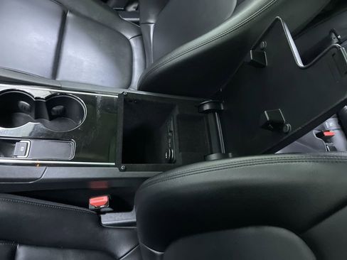 Used 2017 Jaguar F-PACE Premium image 27