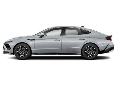 Used 2025 Hyundai Sonata SEL FWD image 2