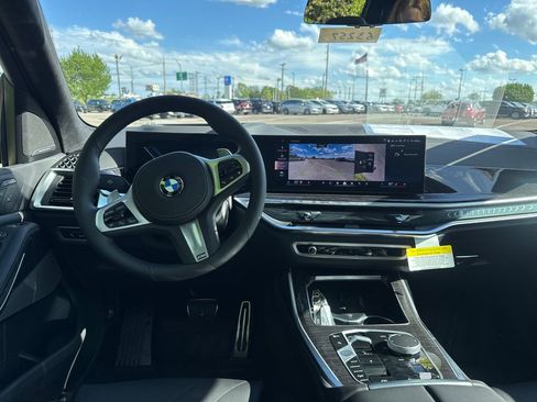 New 2026 BMW X7 xDrive40i w/ M Sport Package AWD/4WD image 11
