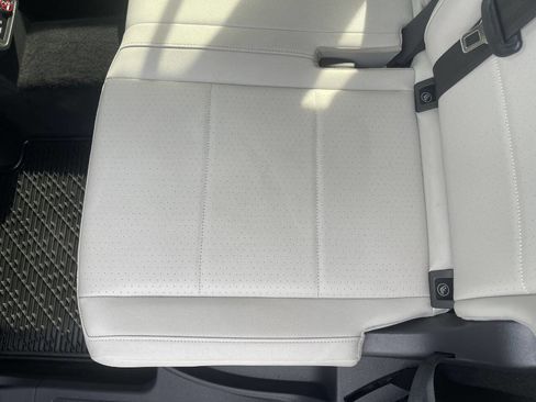 Used 2020 Volkswagen Tiguan SE image 19