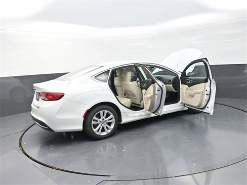 Used 2016 Chrysler 200 Limited image 41