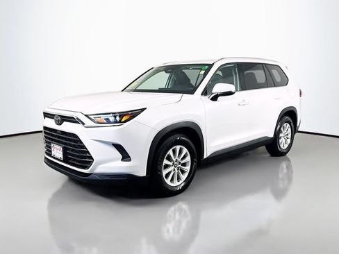 Certified 2024 Toyota Grand Highlander AWD image 2