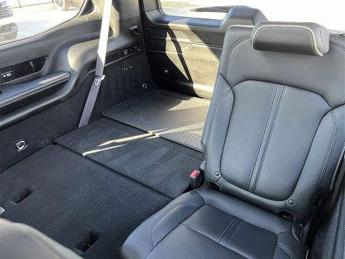 Used 2022 Jeep Grand Wagoneer Series II image 12