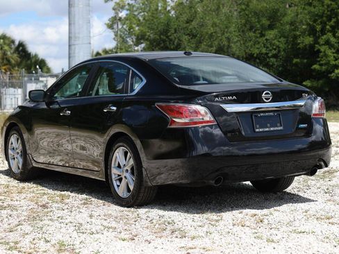 Used 2014 Nissan Altima 2.5 SV FWD image 5
