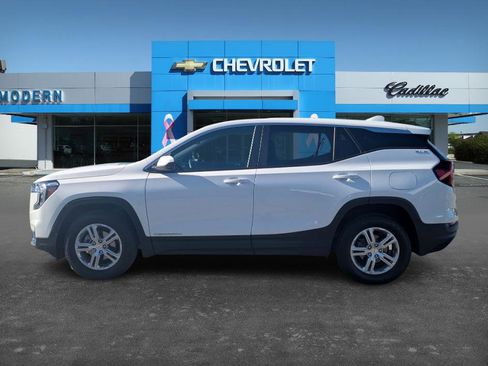 Used 2024 GMC Terrain SLE image 8