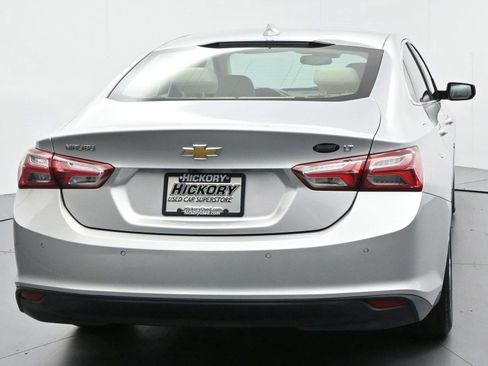 Used 2020 Chevrolet Malibu LT w/ Leather Package FWD image 6