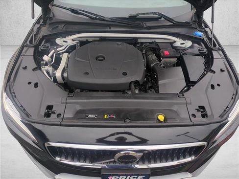 Used 2021 Volvo V90 T6 Cross Country image 25